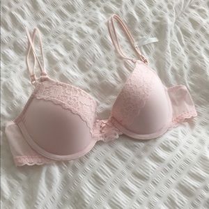 Arie Demi bra